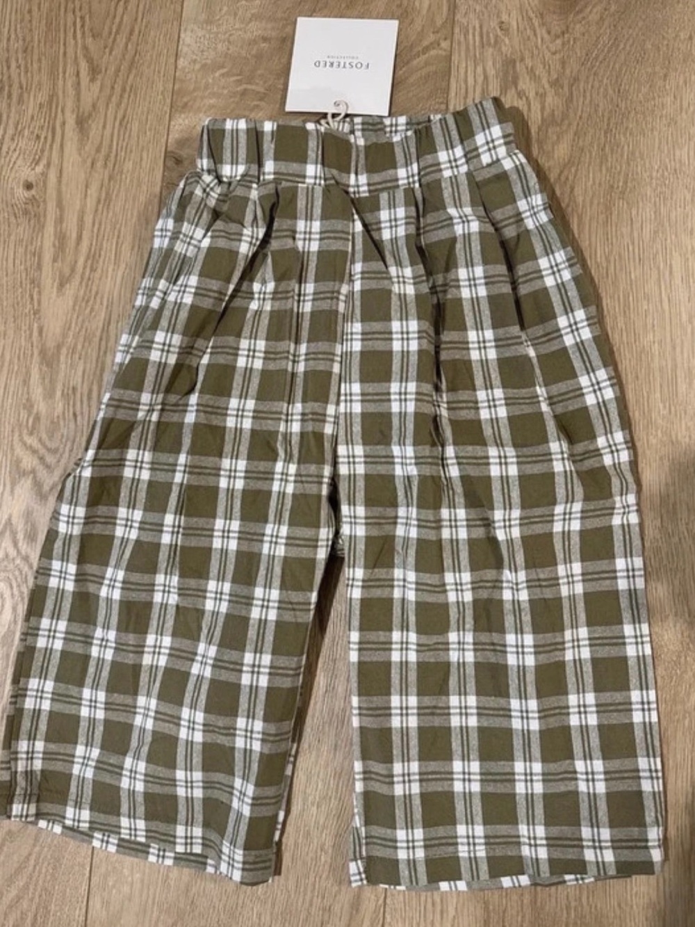 Fostered collection size 1 NWT